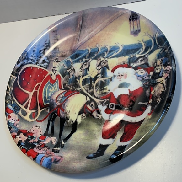 10.5 inch Christmas plates set of 3 - Picture 3 of 4